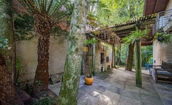 Casa em Gramado de 4 dormitórios e  4 vagas