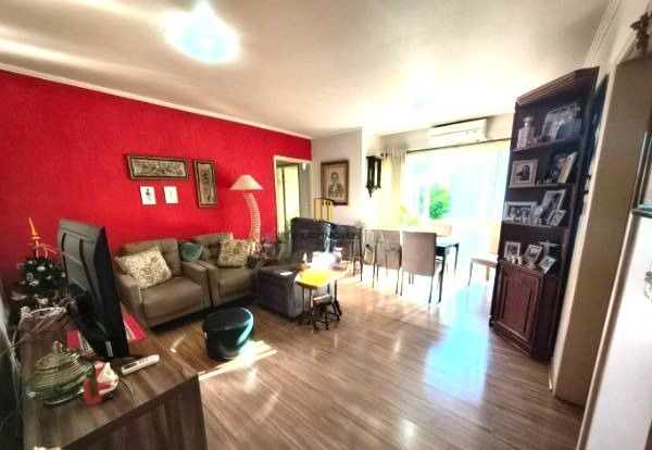 Apartamento de 2 dormitórios com dependência e vaga no bairro Santana