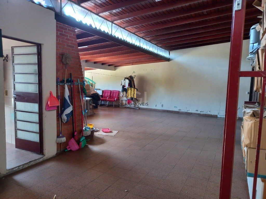 Casa para Venda de 3 dormitórios 6 vagas - Chácara das Pedras