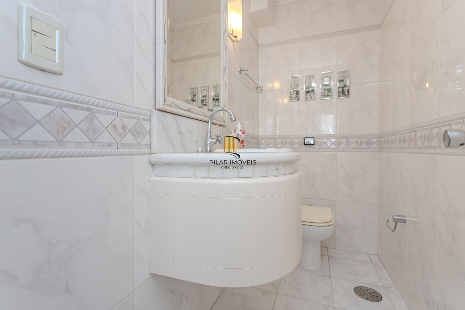 oportunidade, 217m² privativos, 2 vagas e depósito. Apenas R$ 880 mil