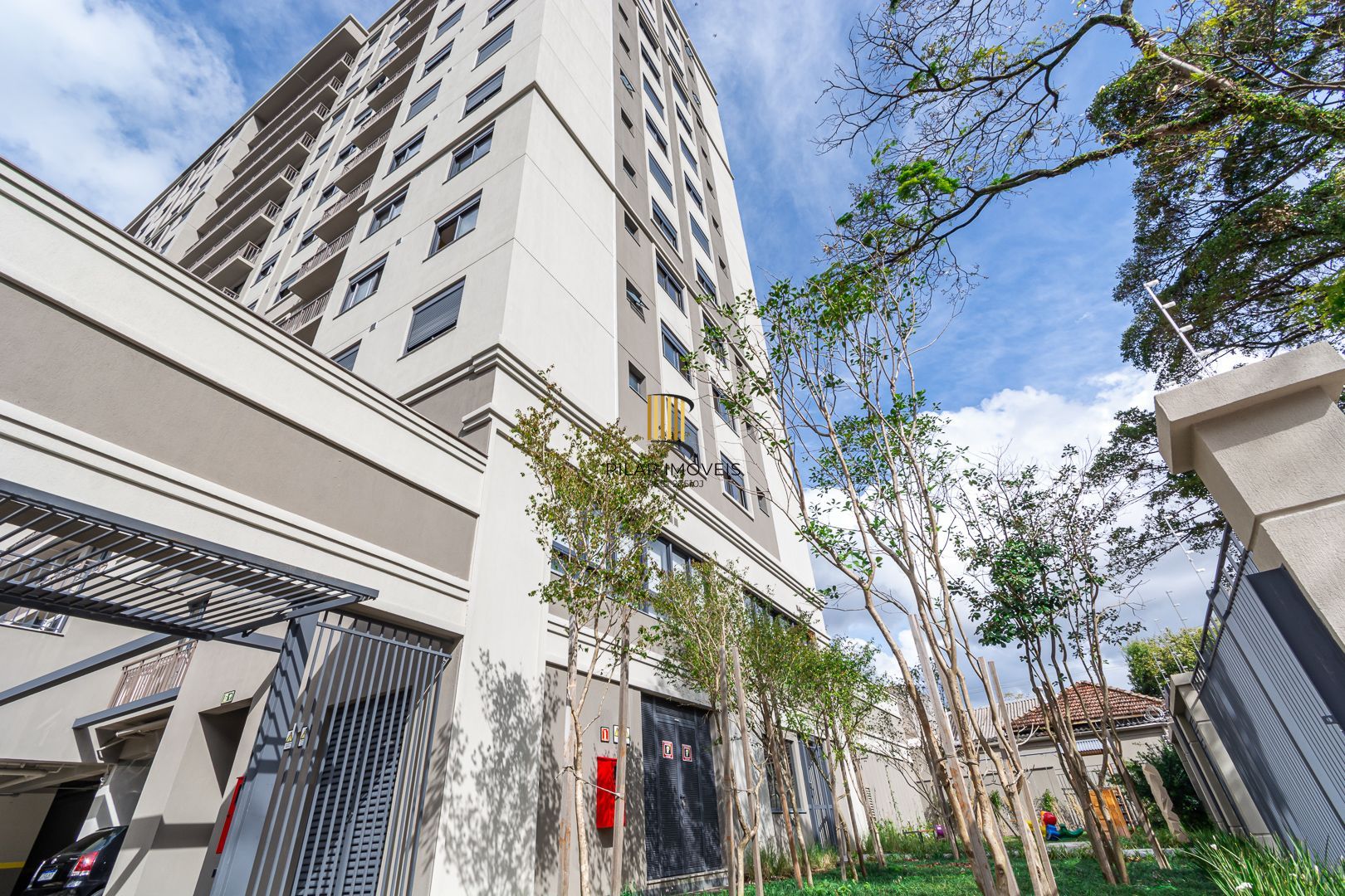 Apartamento 02 dormit com suíte e 01 vaga, no bairro Azenha, em Porto Alegre.