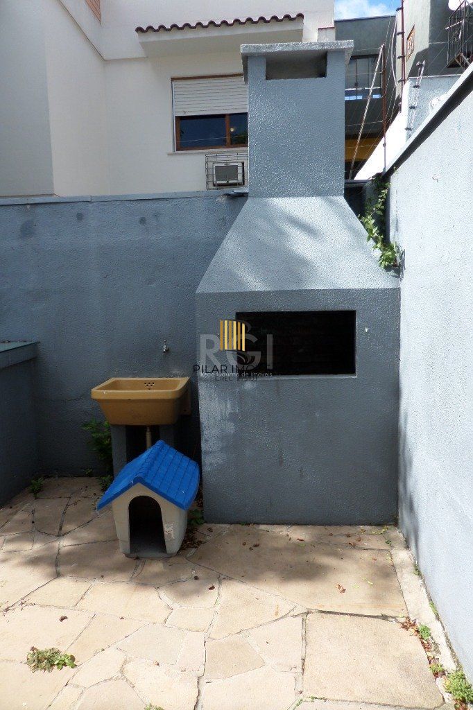 Casa no bairro Jardim Botânico de 3 dormitórios e 2 vagas