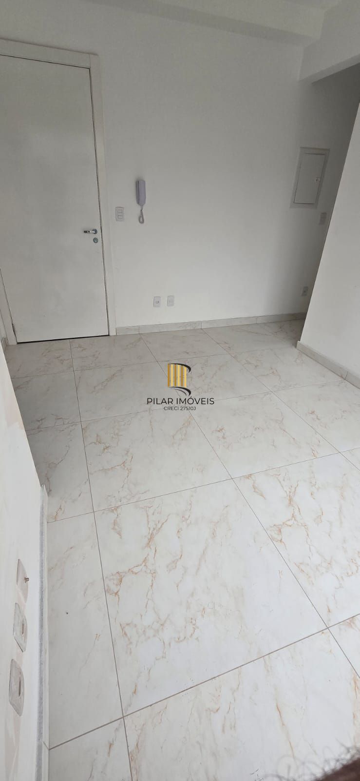 Apartamento no bairro Cavalhada de 3 dormitórios e 2 vagas