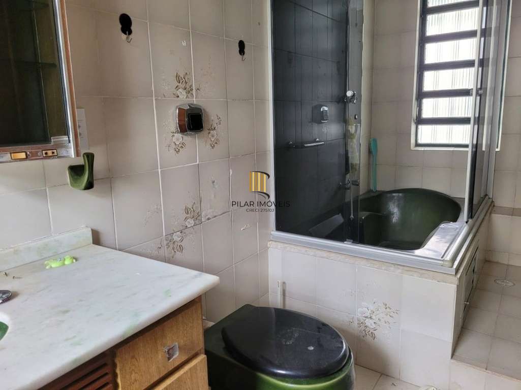Casa 5 dormitórios no bairro Petrópolis