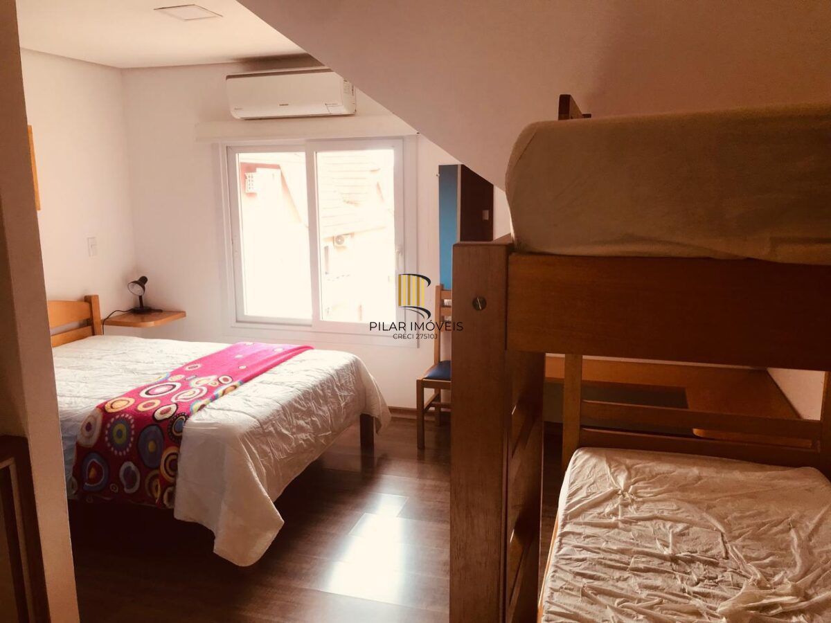 Casa em Canela no bairro Vila Maggi de 3 dormitórios