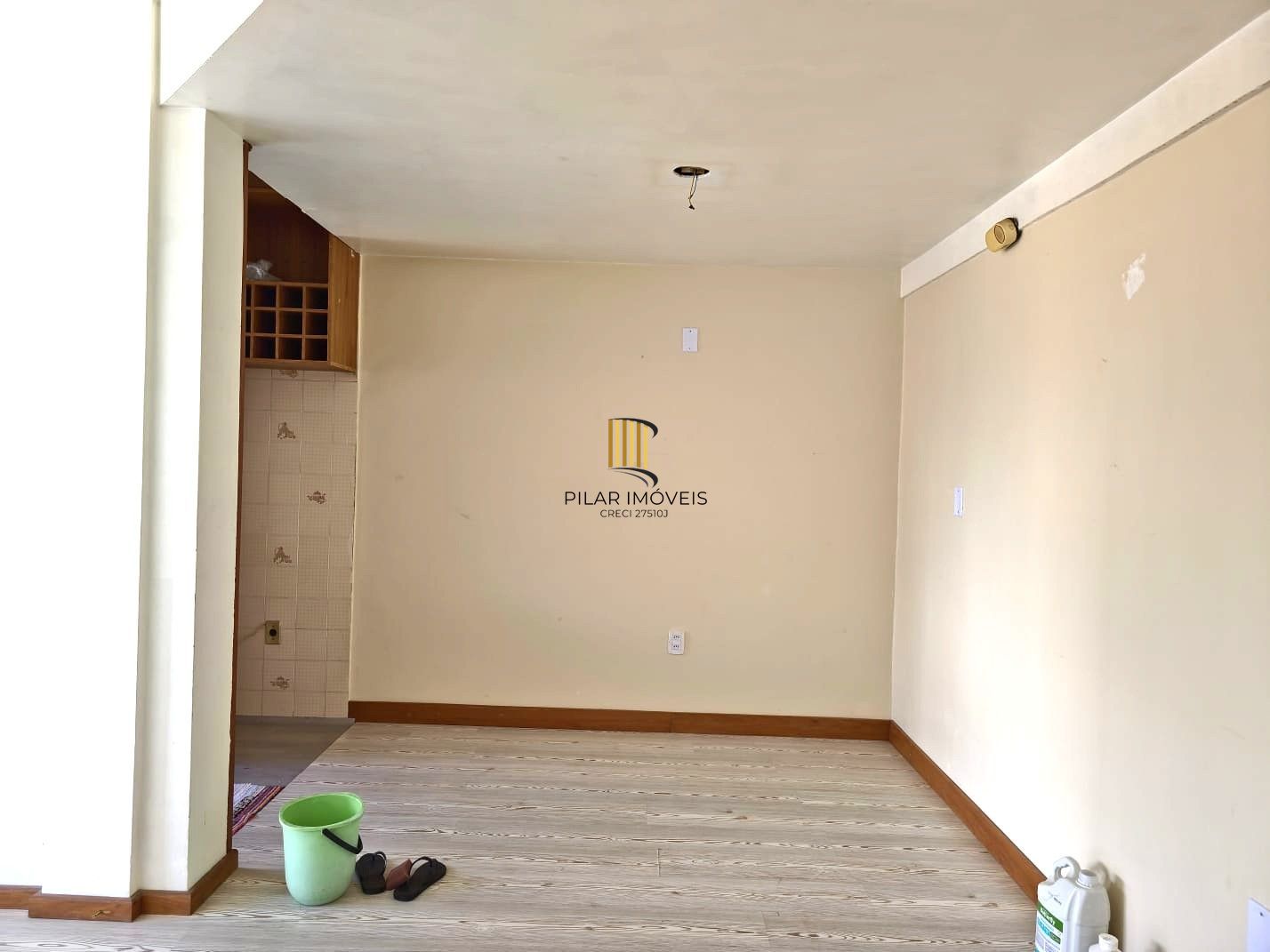 Apartamento no Passo D'areia de 1 dormitório e vaga DESOCUPADO