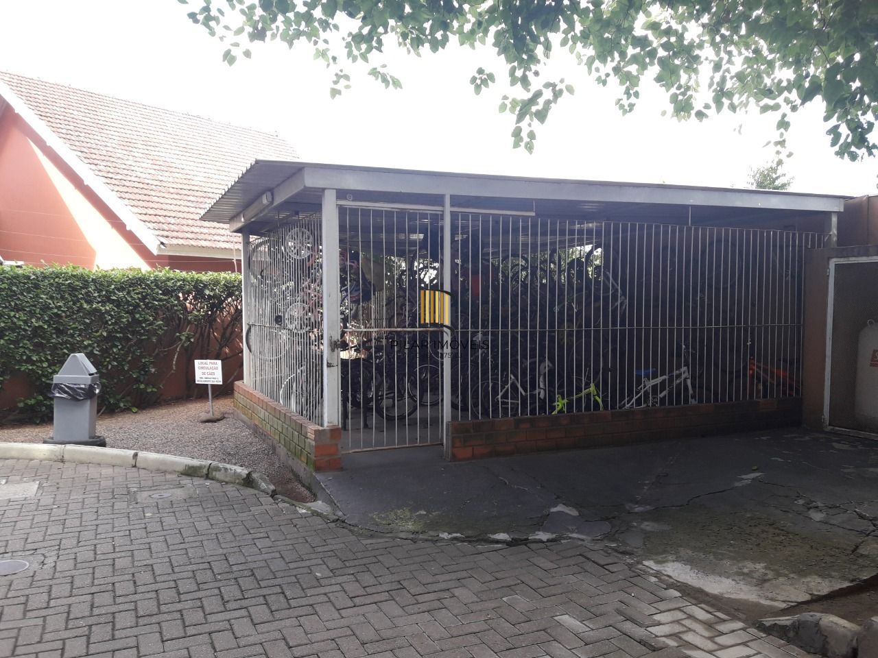 APTO 03 DORM. ELEVADOR ,01 GARAGEM, SACADA COM CHURRASQUEIRA, LAREIRA