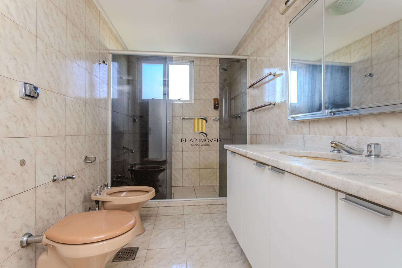 Apartamento no Moinhos de Vento de 3 dormitórios vaga e infra DESOCUPADO