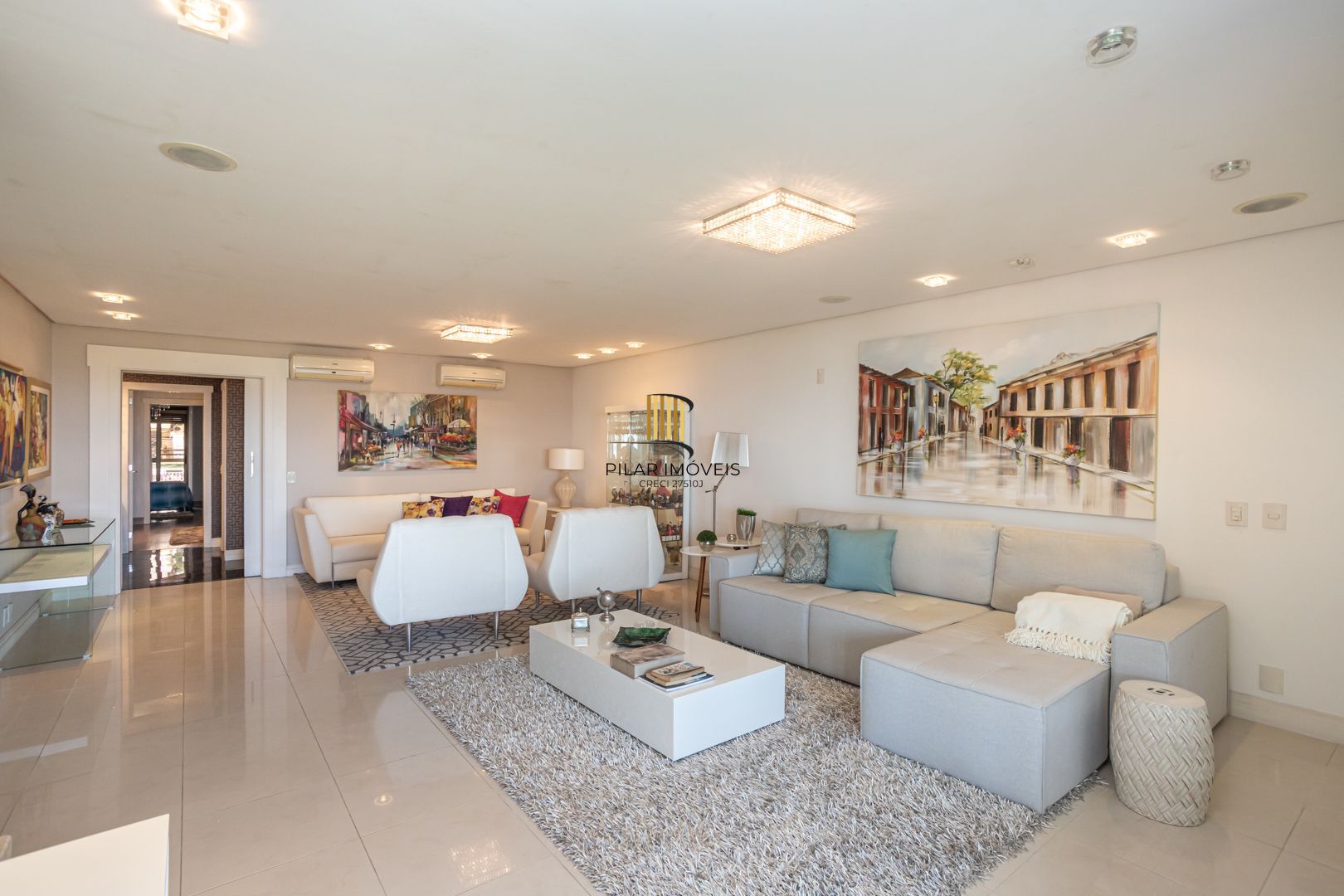 COBERTURA MOBILIADA COM VISTA PARA O GUAÍBA