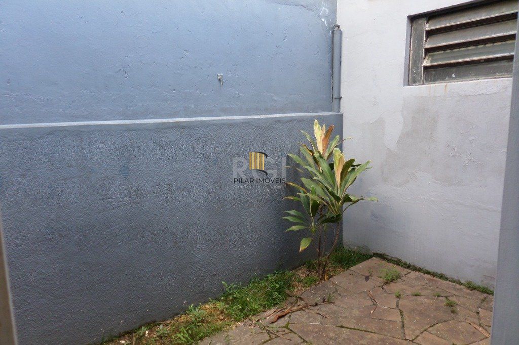 Casa no bairro Jardim Botânico de 3 dormitórios e 2 vagas