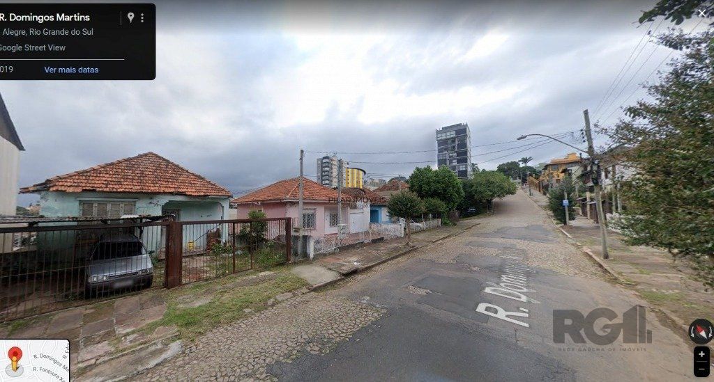 Terreno com 3 casas, no bairro Cristo Redentor, em Porto Alegre, RS.