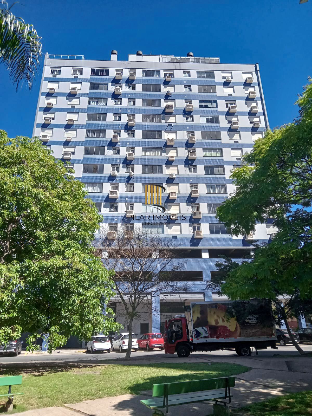 Apartamento na Cidade Baixa de 2 dormitórios e vaga