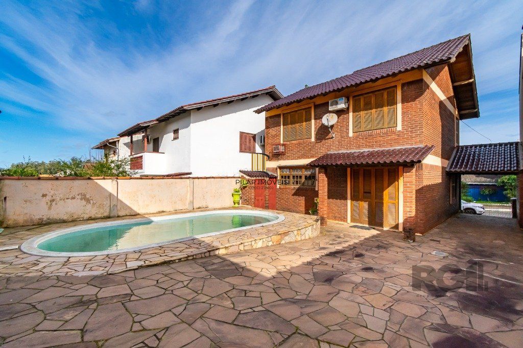 Casa sobrado na zona norte de 3 dormitórios 3 vagas e piscina