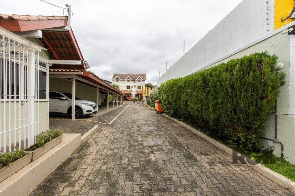 Casa em condominio no bairro Tristeza de 3 dormitórios e vaga