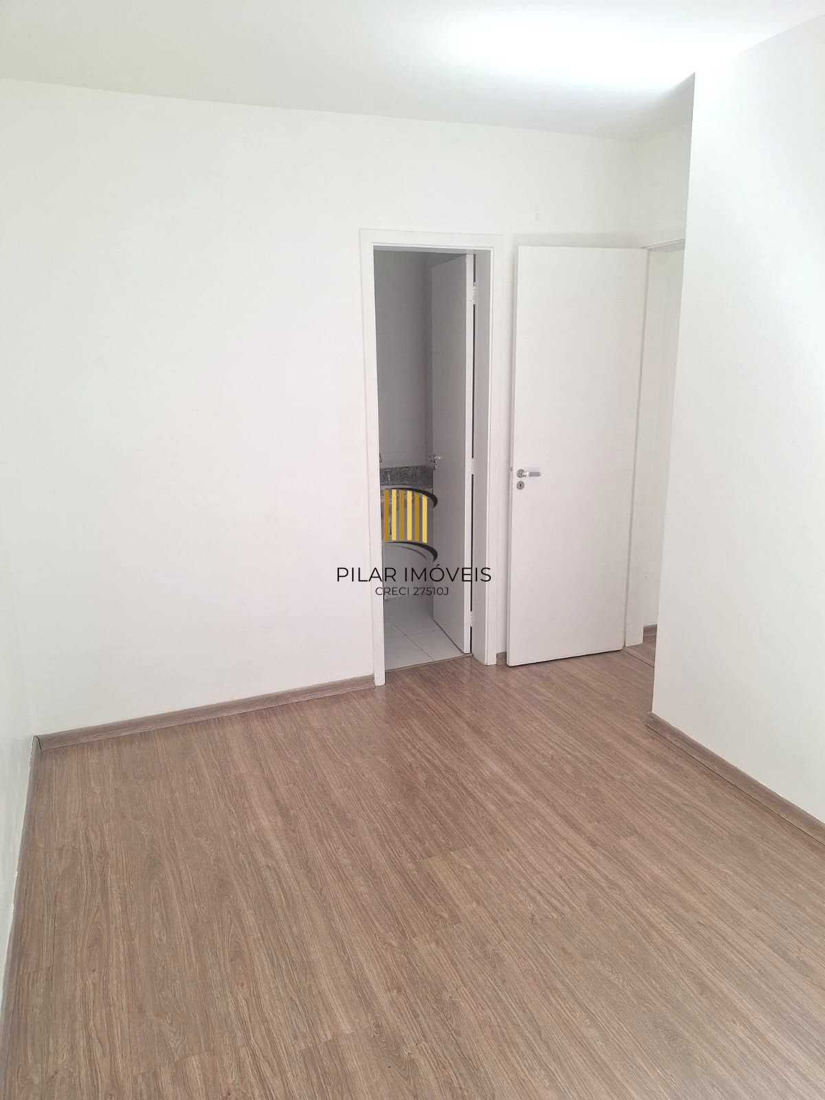Apartamento no bairro Teresópolis de 2 dormitórios vaga infra DESOCUPADO