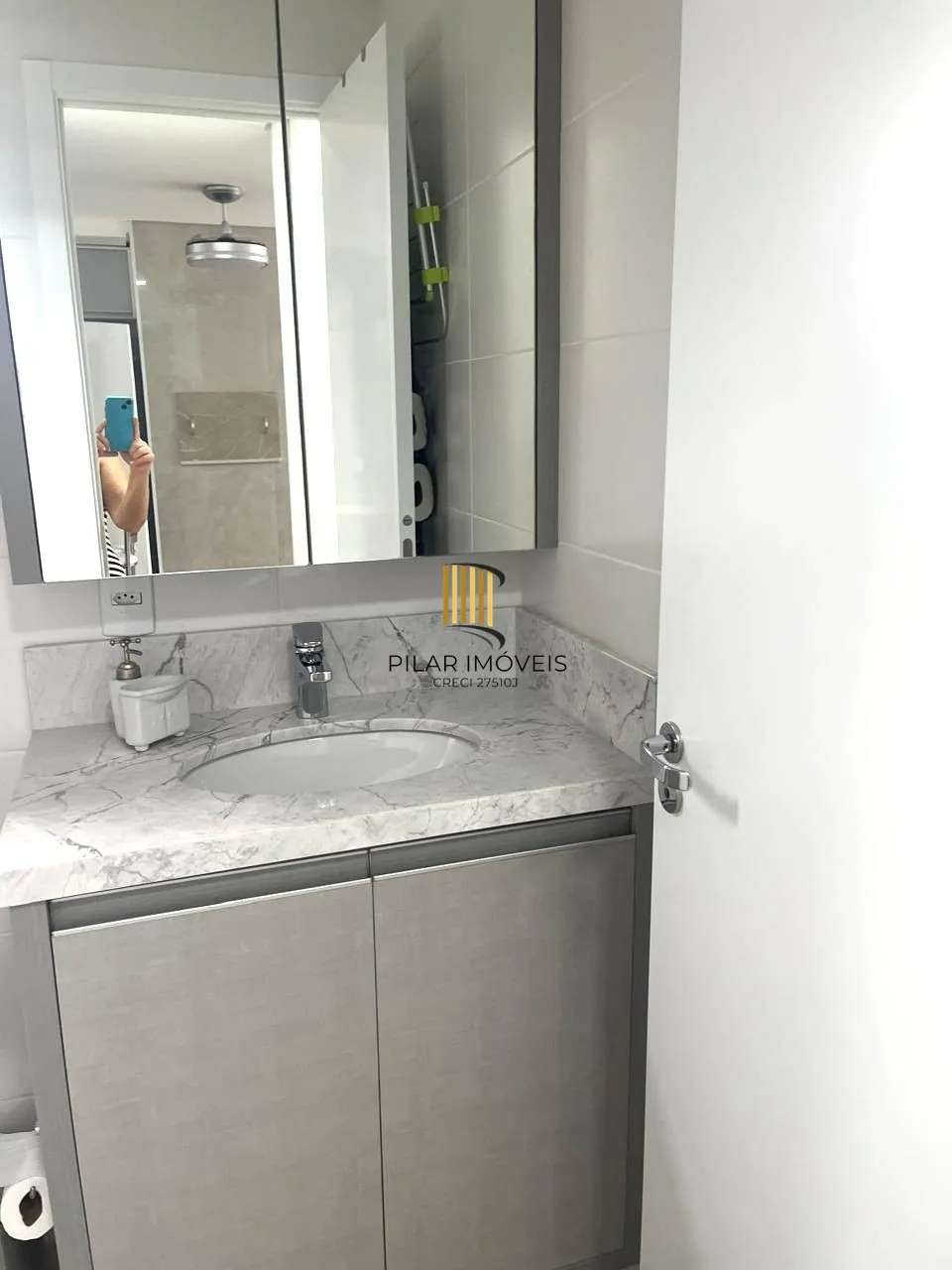 Apartamento no bairro Cristal de 2 dormitórios e vaga MOBILIADO