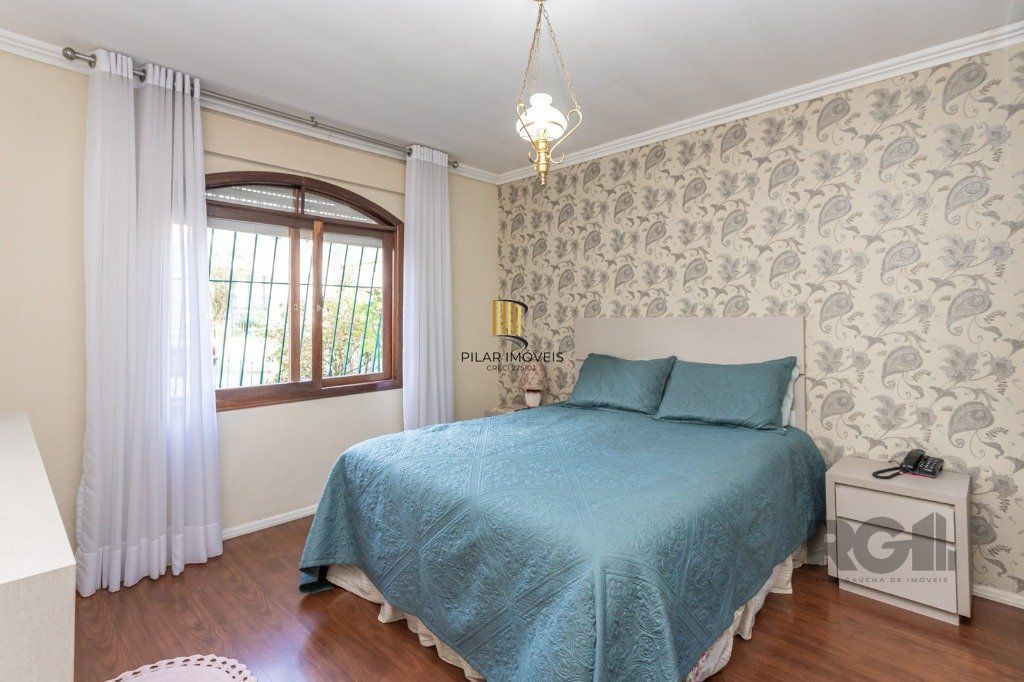 Casa no bairro Vila Ipiranga de 3 dormitórios e 3 vagas