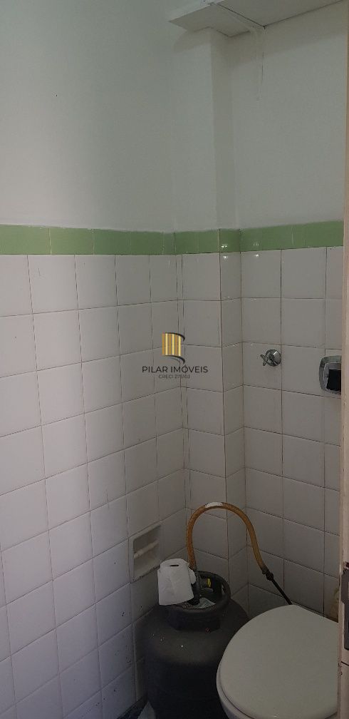 Apartamento no Petrópolis de 2 dormitórios e dependência