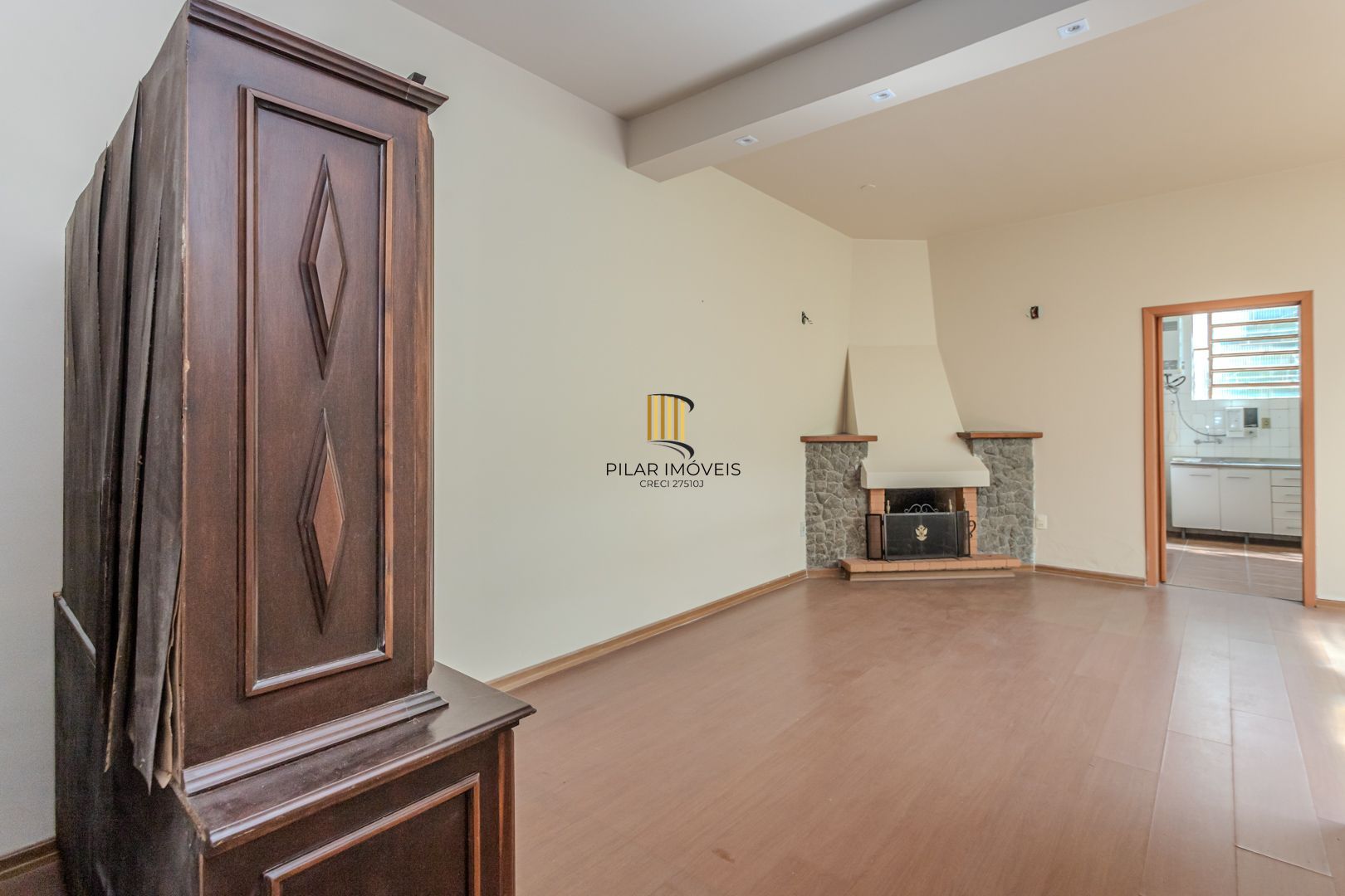 Casa sobrado no Partenon com 5 dormitórios e 4 vagas