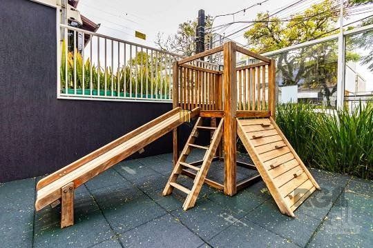 Apartamento  no Menino Deus de 3 dormitórios e 2 vagas