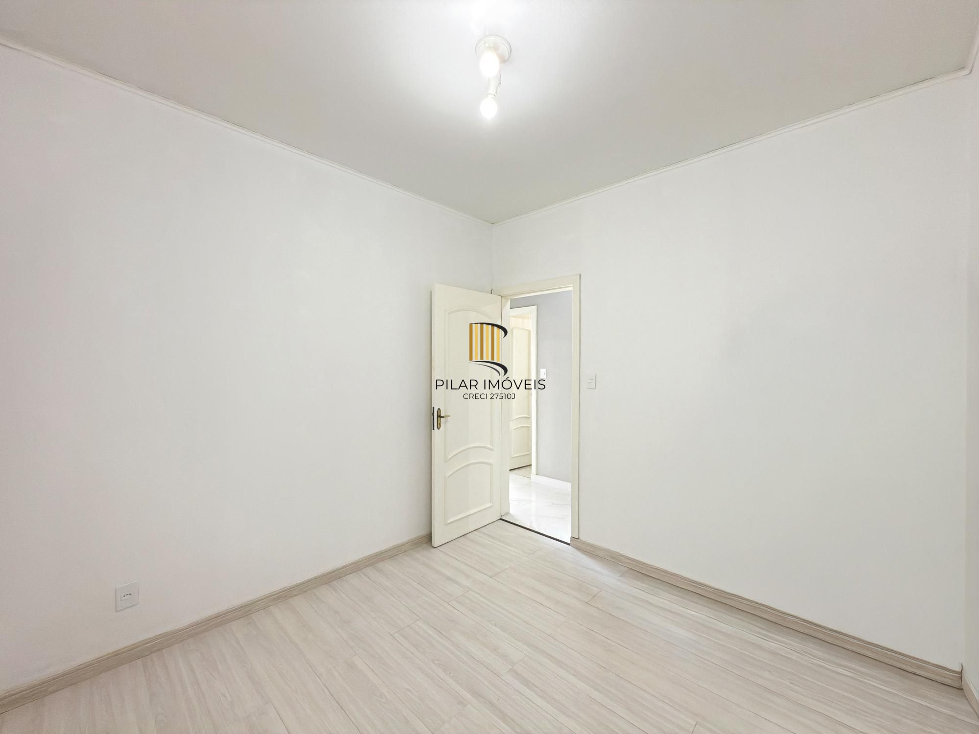 Casa 3 dormitórios no bairro Medianeira