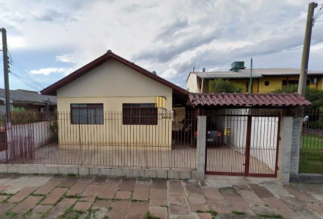 Casa no Sarandi de 2 dormitórios e pátio com piscina
