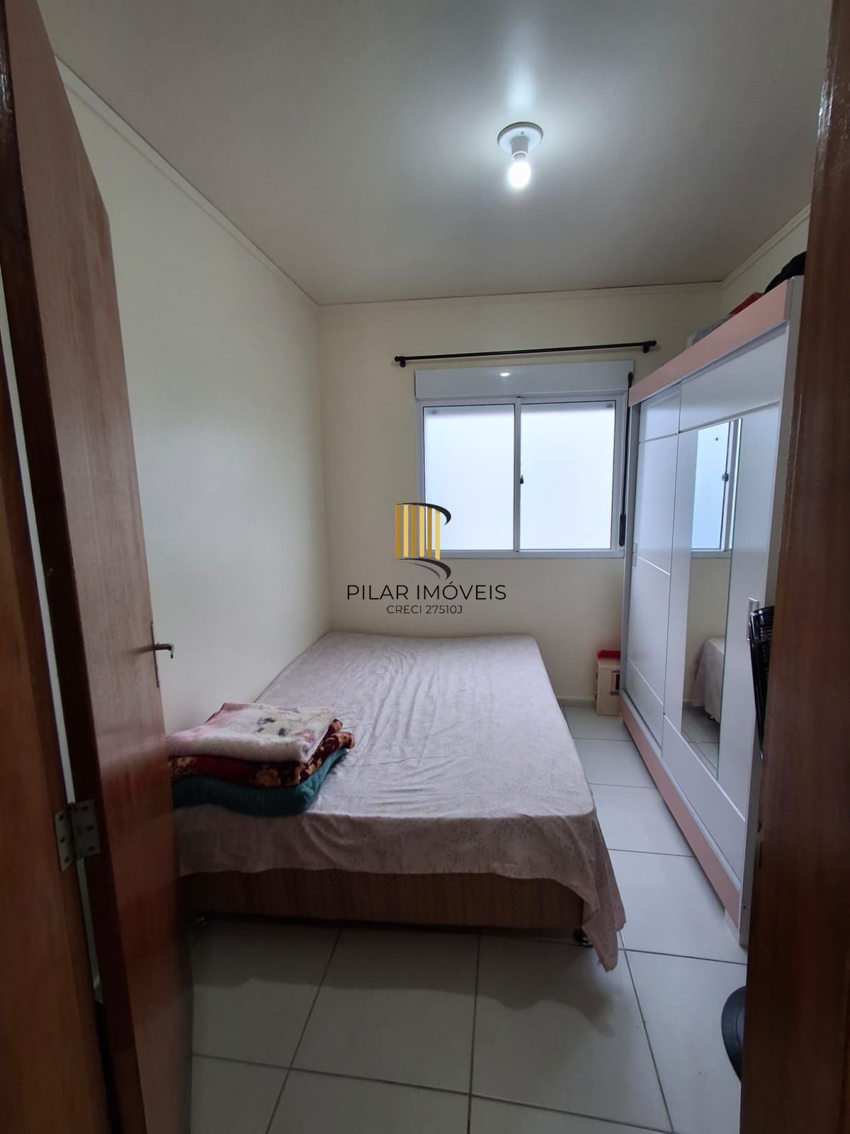 Apartamento 02 dormit com vaga fixa, no bairro Chapéu do Sol, em Porto Alegre