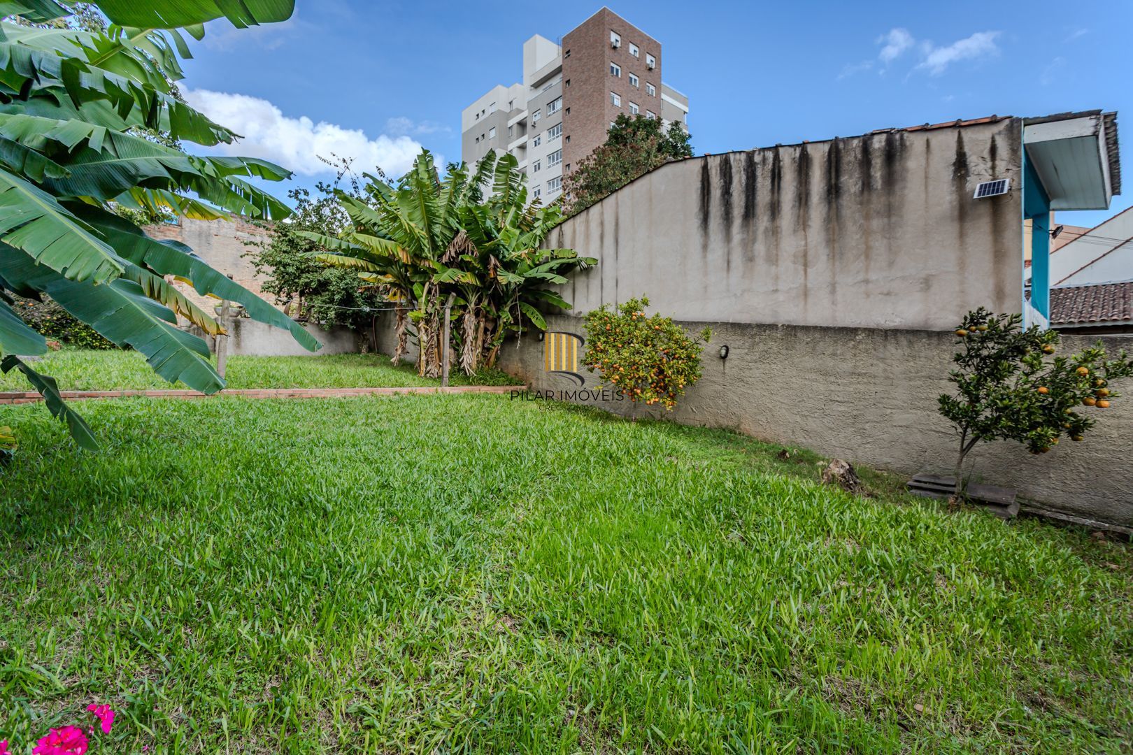 Casa no Jardim Botânico de 2 dormitórios 1 vaga e amplo terreno