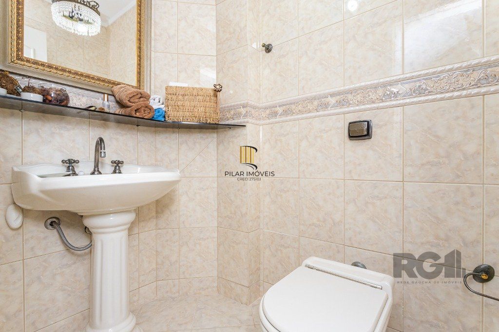 casa sobrado no Alto Petrópolis de 5 dormitórios e 3 vagas