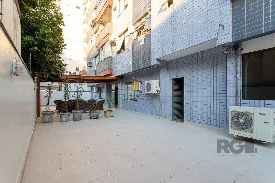 Cobertura duplex no bairro Auxiliadora de 2 dormitórios  2 vagas e terraço