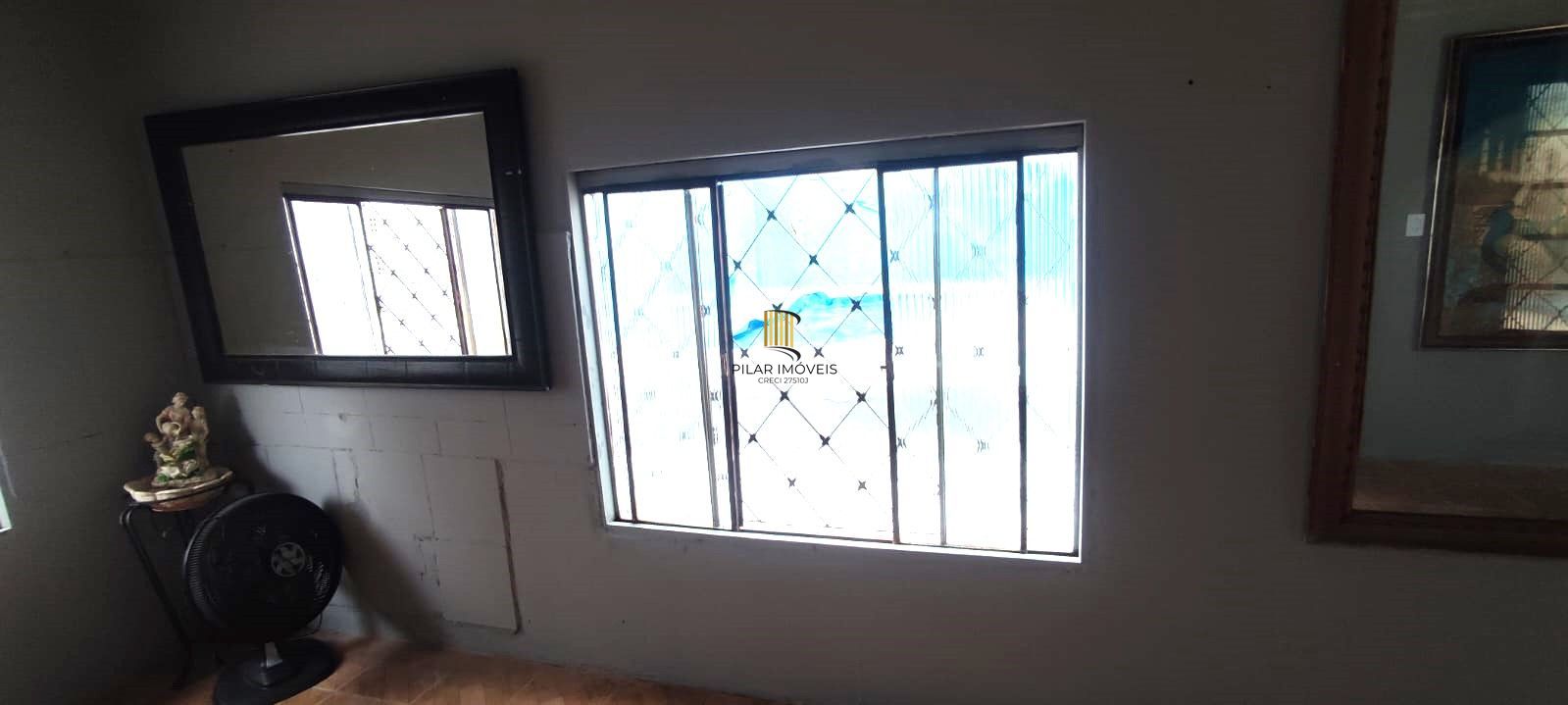 Casa no Sarandi de 2 dormitórios e pátio com piscina