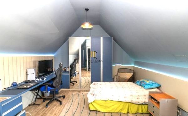 Sobrado condomínio no bairro Teresópolis de 4 dormitórios 2 vagas e infra