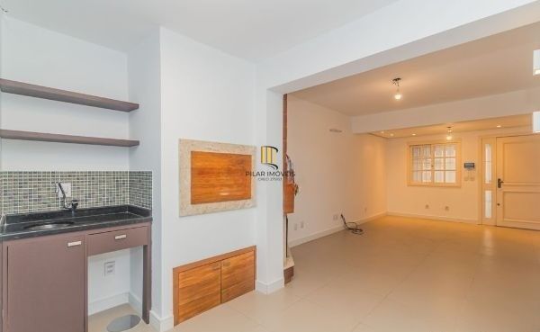 Casa em Condomínio em Ipanema de 3 dormitórios e 2 vagas