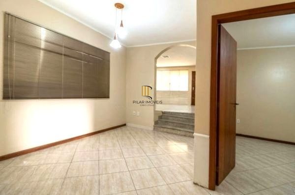 Casa no bairro Jardim Sabará de 4 dormitórios e 3 vagas DESOCUPADA