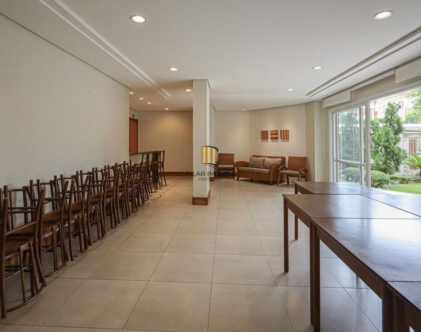 Apartamento no bairro Higienópolis de 2 dormitórios e 2 vagas