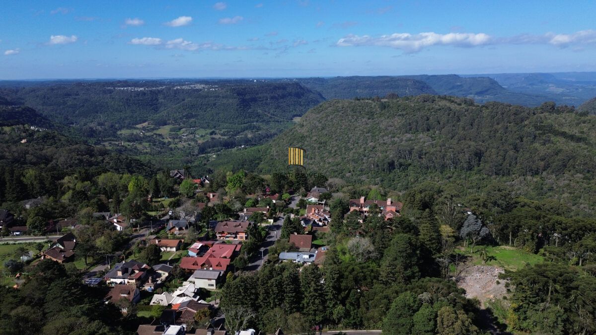 Cobertura no bairro Lago Negro em Gramado de 3 dormitórios e vaga