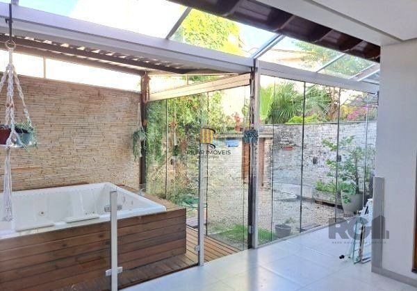Casa em condomínio em Ipanema de 3 dormitórios e 2 vagas