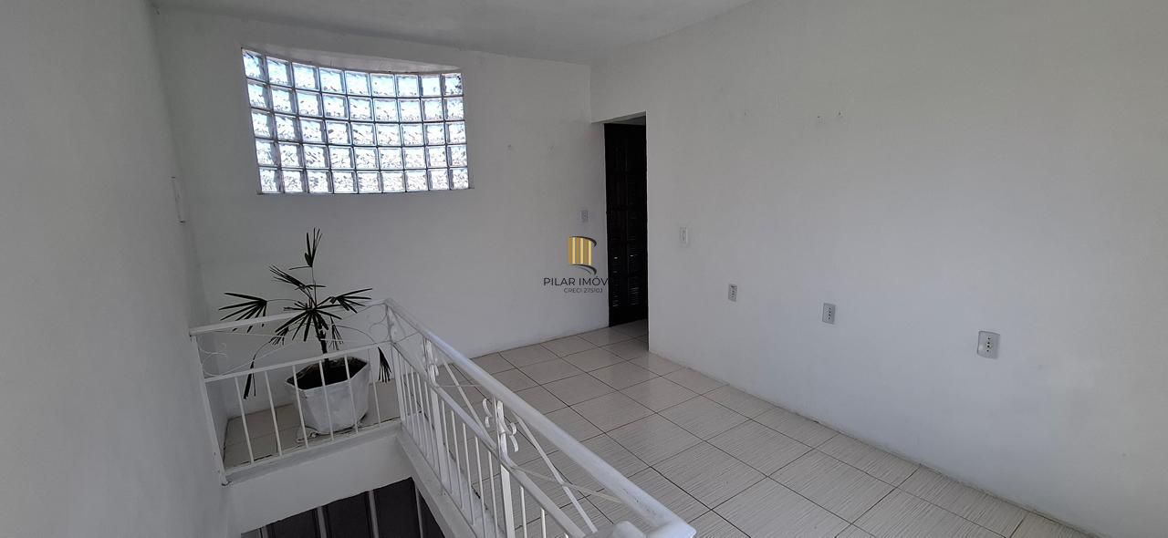 Casa em Canoas de 2 dormitórios DESOCUPADA