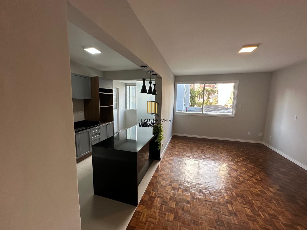 APTO COM 02 DORM. DEPENDENCIA EMP, TODO REFORMADO , SEMI-MOBILIADO, GARAGEM,  ELEVADOR