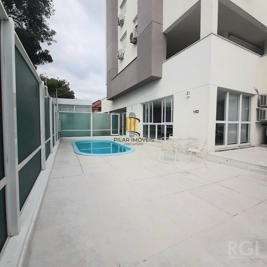 Cobertura duplex na Medianeira de 2 dormitórios e 2 vagas