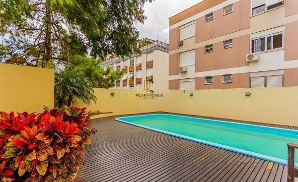 Apartamento no Menino Deus de 2 dormitórios e vaga