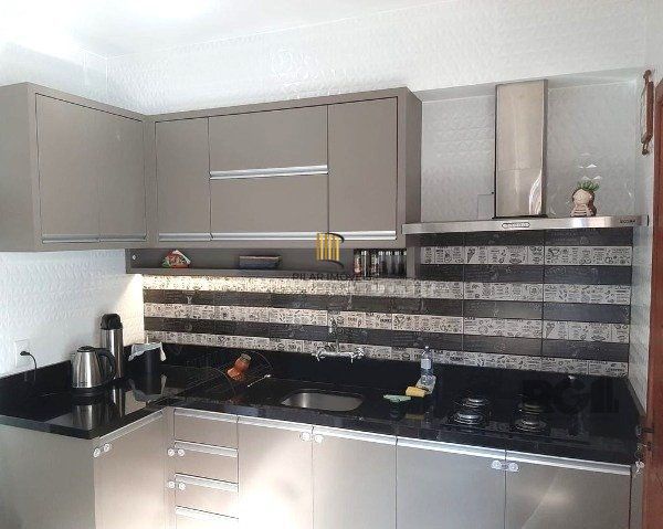 Sobrado triplex no Partenon de 3 dormitórios e 2 vagas