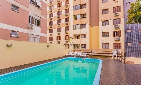 Apartamento no Menino Deus de 2 dormitórios e vaga