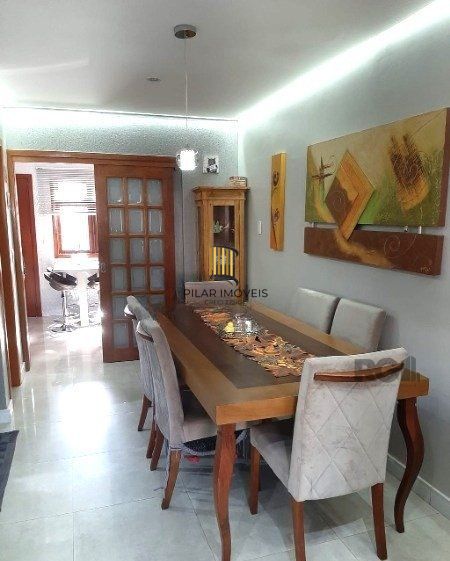 Sobrado triplex no Partenon de 3 dormitórios e 2 vagas