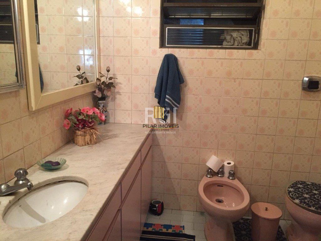 Casa para Venda - 340m², 4 dormitórios, sendo 2 suites, 3 vagas - Jardim Lindóia