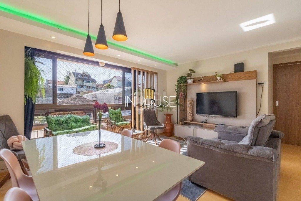 Apartamento 02 dormitórios, com vaga, no bairro Jardim Itu Sabará, em Porto Alegre.