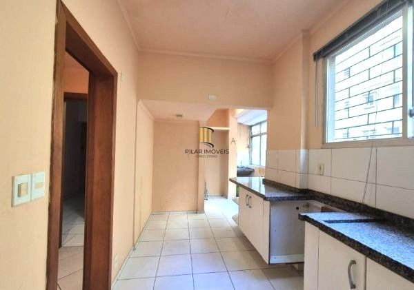 Apartamento no Centro de 2 dormitórios DESOCUPADO