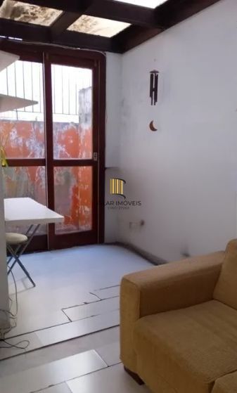 Apartamento térreo no bairro Petrópolis de 1 dormitório e pátio