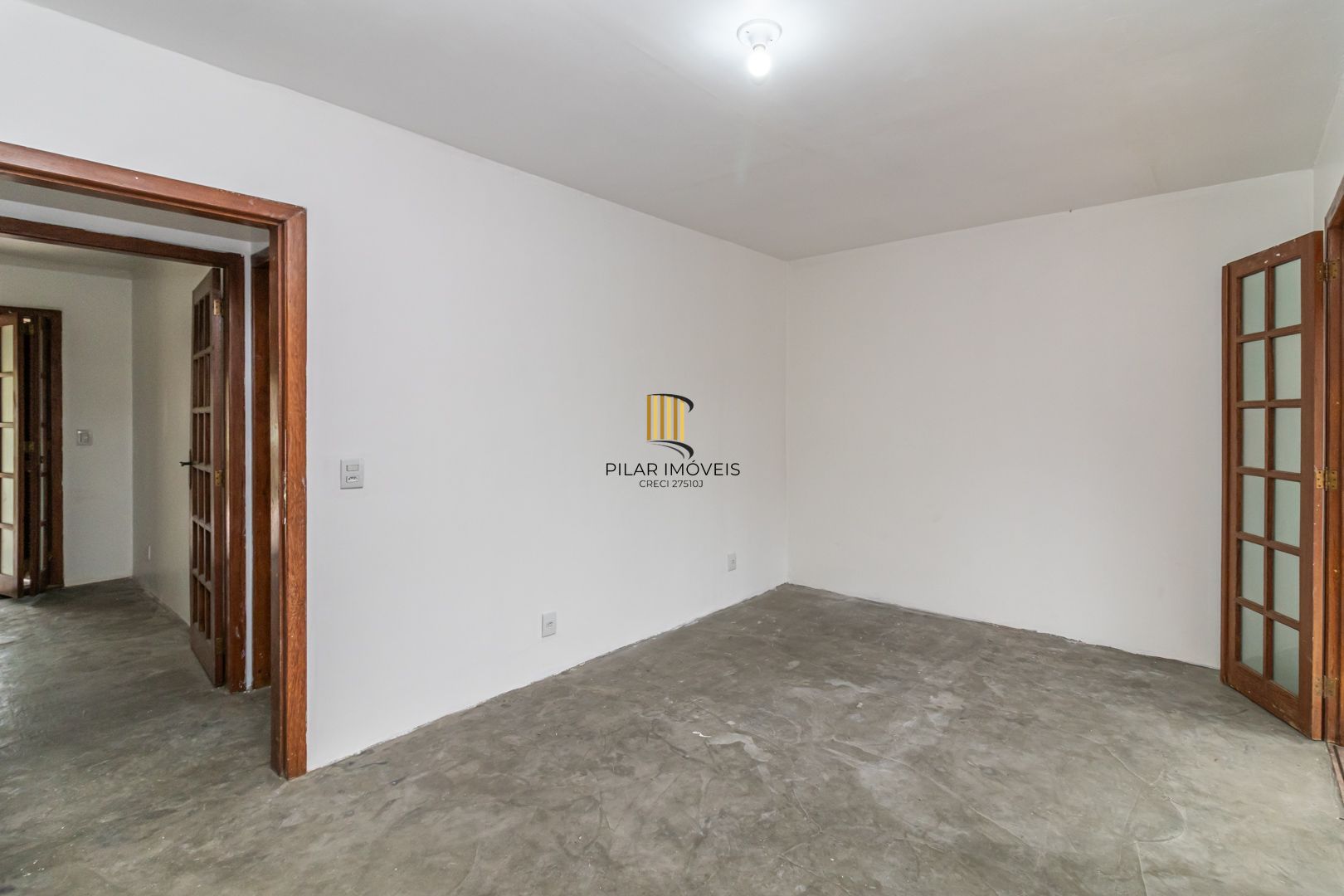 Casa no bairro Sarandi com 4 dormitórios e 4 vagas