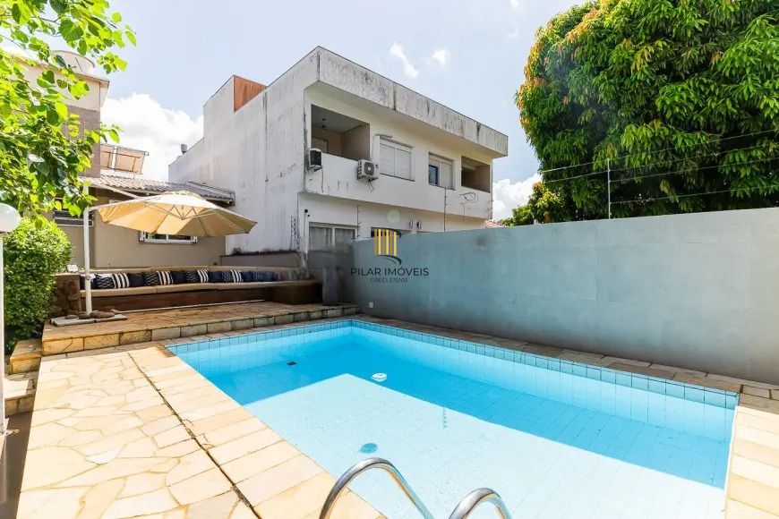 Casa 4 dormitórios no bairro Chácara das Pedras